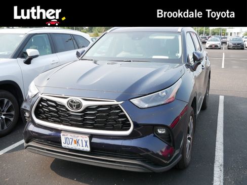 Certified 2026 Toyota Highlander XLE AWD/4WD image 1
