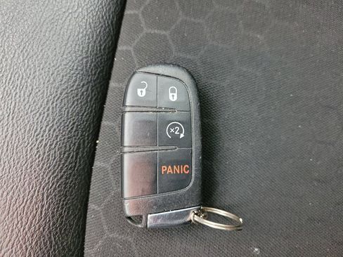 Used 2018 Jeep Compass Latitude w/ Safe & Security Group AWD/4WD image 32