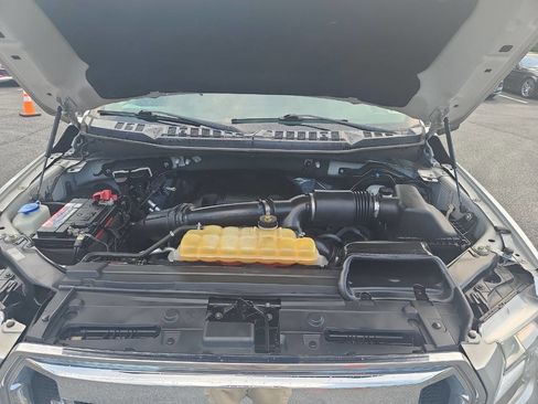 Used 2017 Ford F150 XLT image 32