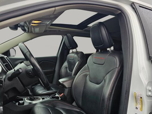 Used 2015 Jeep Cherokee Trailhawk w/ Comfort/Convenience Group image 21