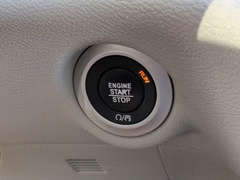 Used 2022 Chrysler Pacifica Touring-L FWD image 29