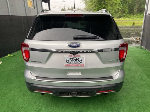 Used 2019 Ford Explorer Limited w/ Ford Safe & Smart Package FWD image 5