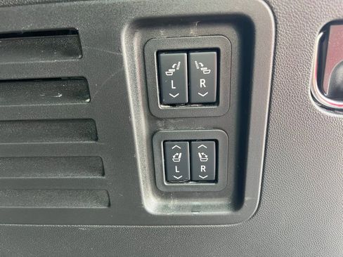 Used 2025 Chevrolet Traverse RS AWD/4WD image 25
