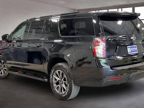 Used 2023 Chevrolet Suburban Z71 w/ Luxury Package AWD/4WD image 4