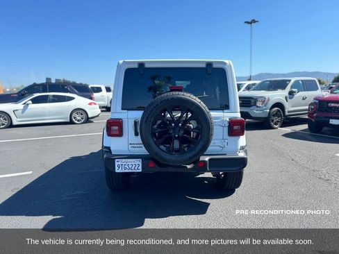 Used 2025 Jeep Wrangler Unlimited Sahara AWD/4WD image 4
