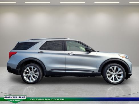 Used 2022 Ford Explorer Platinum w/ Equipment Group 601A AWD/4WD image 2