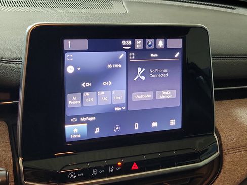 Used 2025 Jeep Compass Latitude image 32