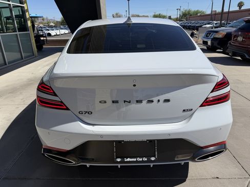 Used 2022 Genesis G70 3.3T RWD image 13