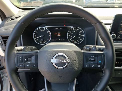 Certified 2025 Nissan Rogue SV AWD/4WD image 19
