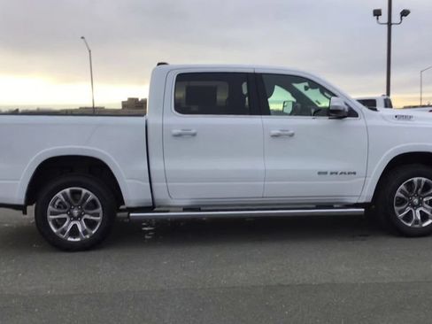 Used 2022 RAM 1500 Limited w/ Body Color Bumper Group AWD/4WD image 9