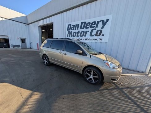 Used 2004 Toyota Sienna CE image 18