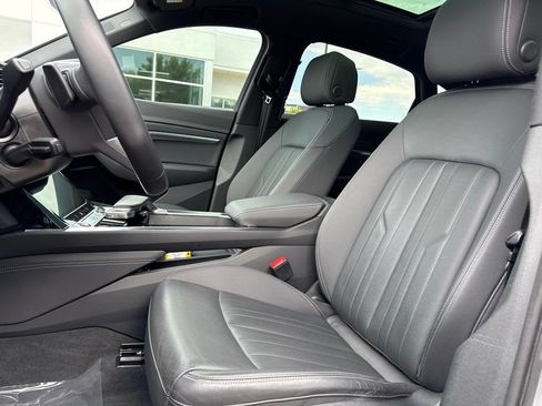 Used 2023 Audi e-tron Premium Plus w/ Premium Plus Package AWD/4WD image 9
