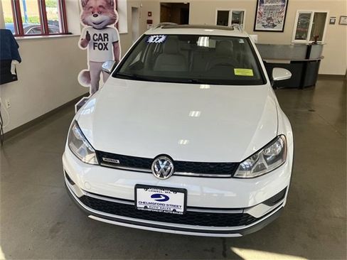 Used 2017 Volkswagen Golf Alltrack SE image 2