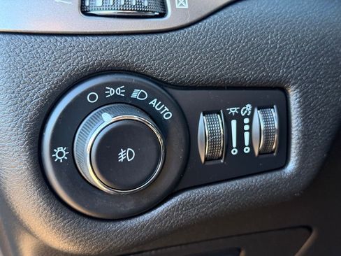 Used 2021 Jeep Cherokee Latitude Plus image 26