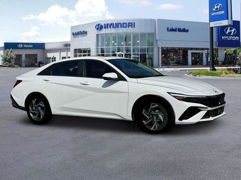 New 2025 Hyundai Elantra Limited image 10