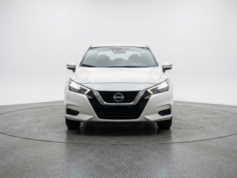 Used 2025 Nissan Versa SV FWD image 2