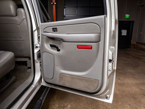 Used 2005 Chevrolet Silverado 3500 LT w/ Heavy-Duty Power Package image 33