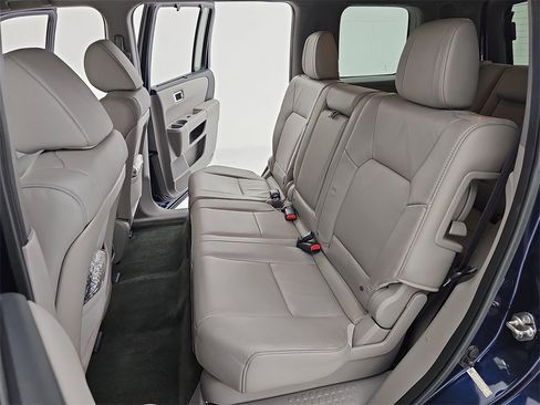 Used 2015 Honda Pilot Touring image 21