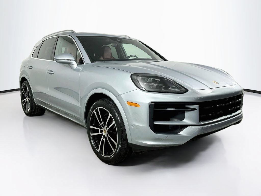 Used 2024 Porsche Cayenne AWD/4WD image 2