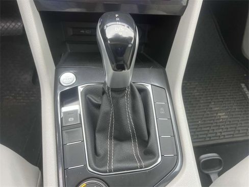 Used 2022 Volkswagen Tiguan SE image 23