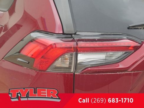 Used 2021 Toyota RAV4 XLE w/ Convenience Package AWD/4WD image 12