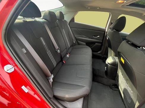 Certified 2025 Hyundai Elantra SEL image 27