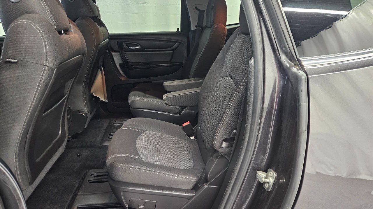 Used 2017 Chevrolet Traverse LT w/ Style and Technology Package FWD image 9