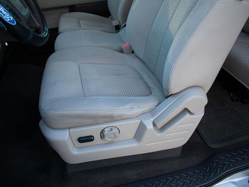 Used 2010 Ford F150 XLT image 16