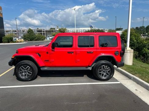 Used 2021 Jeep Wrangler Unlimited Sahara AWD/4WD image 2