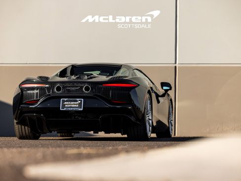 Used 2025 McLaren Artura Spider image 10