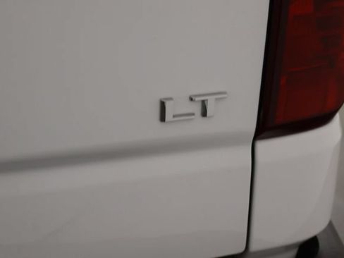Used 2023 Chevrolet Silverado 1500 LT AWD/4WD image 38