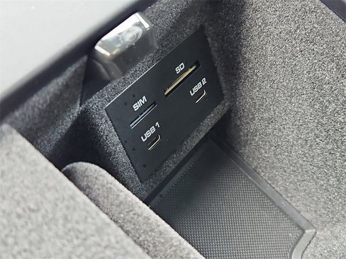 Certified 2025 Porsche Macan image 20