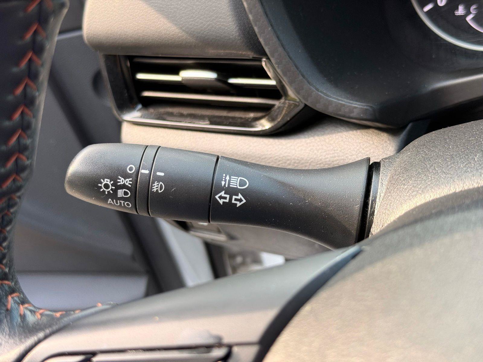 Used 2023 Nissan Sentra SR FWD image 38