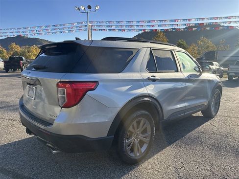 Used 2023 Ford Explorer XLT w/ Equipment Group 202A image 4