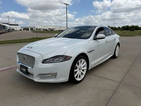 Used 2017 Jaguar XJ R-Sport RWD image 8