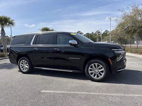 Used 2025 Chevrolet Suburban Premier image 2