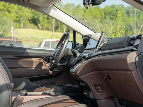 Used 2025 Honda Odyssey Elite image 16