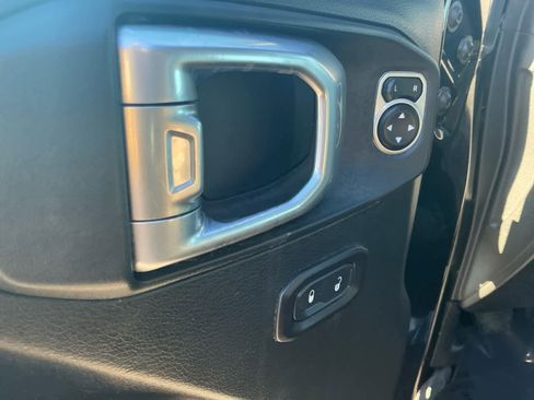 Used 2018 Jeep Wrangler Unlimited Sport S image 19