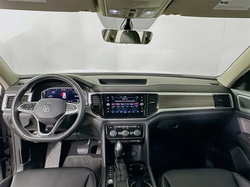 Used 2023 Volkswagen Atlas SE w/ Panoramic Sunroof Package image 3