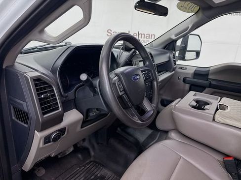 Used 2022 Ford F250 XL w/ Power Equipment Group image 9