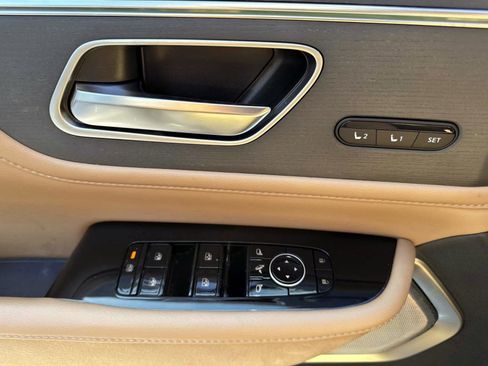 Certified 2025 INFINITI QX80 Sensory image 8