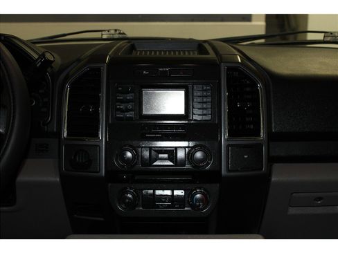 Used 2015 Ford F150 XLT image 15