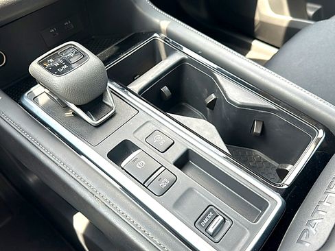 Used 2025 Nissan Pathfinder SV FWD image 35