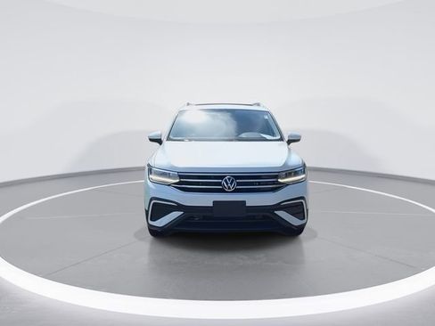 Certified 2022 Volkswagen Tiguan SE w/ Panoramic Sunroof Package image 3