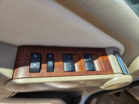 Used 2010 Ford Explorer Eddie Bauer image 18