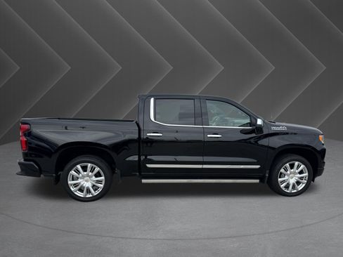 Used 2025 Chevrolet Silverado 1500 High Country AWD/4WD image 5