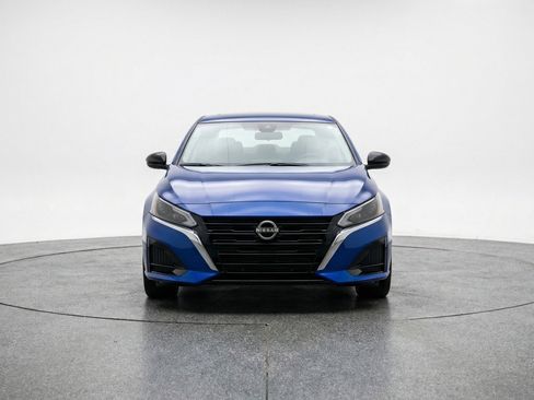 Used 2025 Nissan Altima 2.5 SV image 2