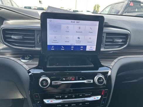 Used 2021 Ford Explorer Limited w/ Equipment Group 301A AWD/4WD image 16
