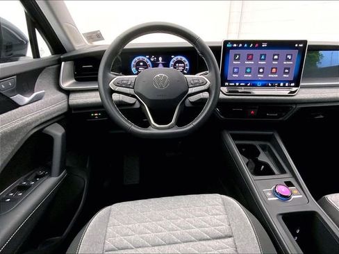 Certified 2025 Volkswagen Tiguan S w/ 18" Wheel Package AWD/4WD image 11