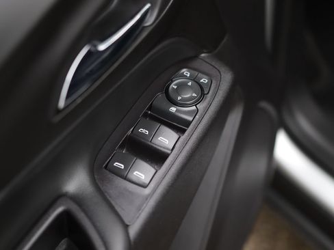 Used 2018 Chevrolet Equinox LT FWD image 22
